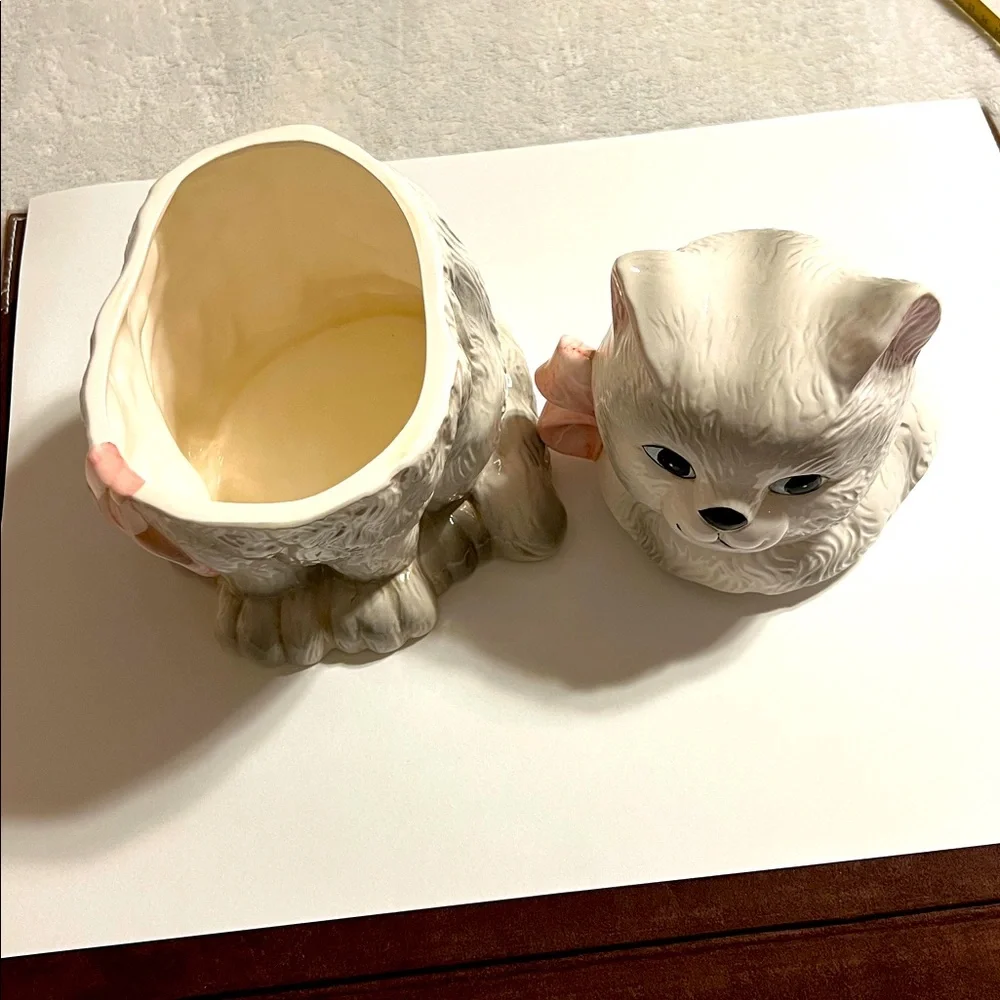 Vintage White Cat Cookie Jar with Pink Bow. Like New